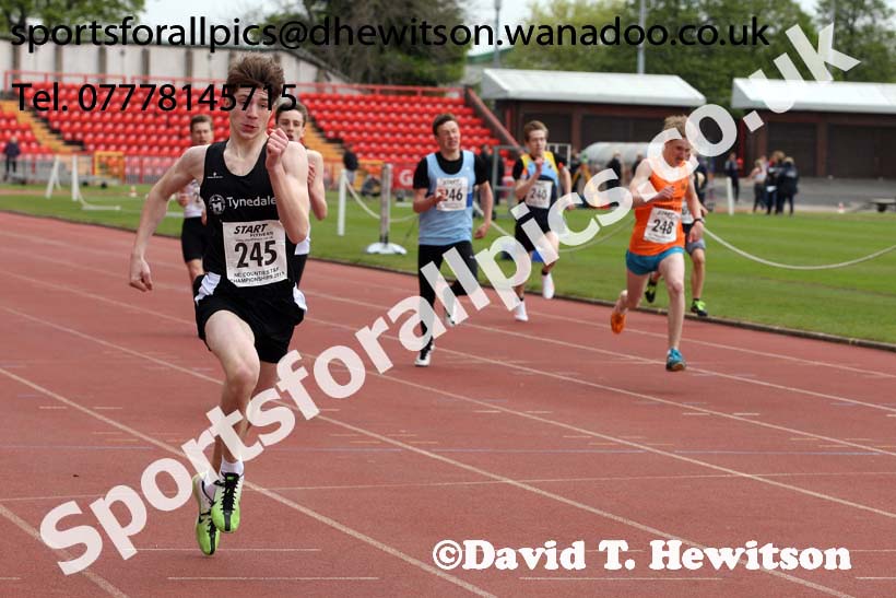 Boys under-15s 300 metres, North Eastern Champs, Gateshead Stadium. Photo: David T. Hewitson/Sports for All Pics